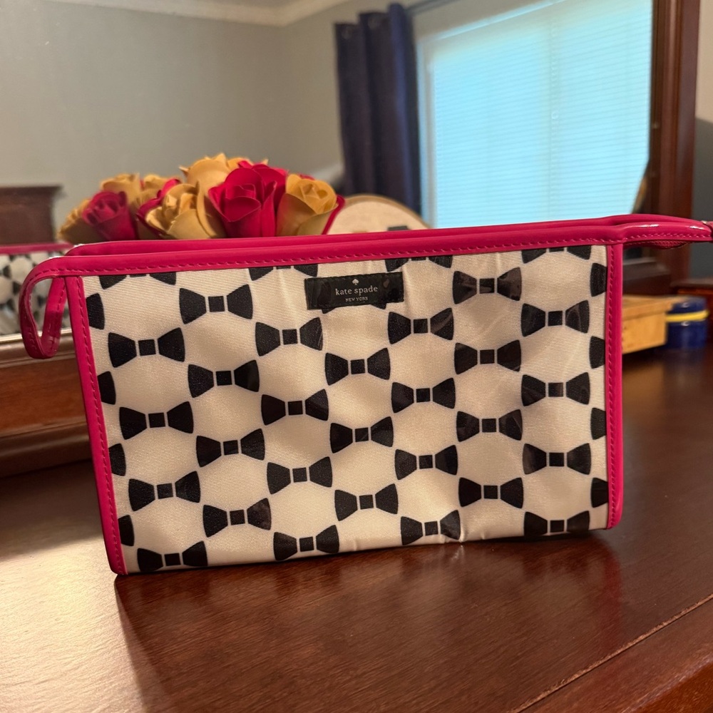 NWOT Kate Spade Bow Cosmetic Bag